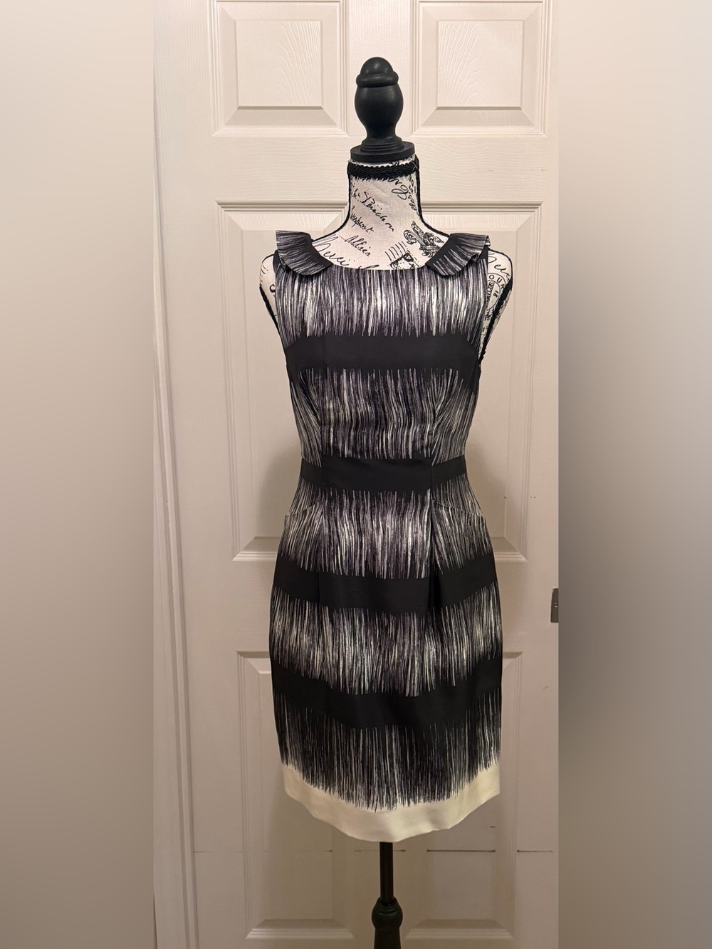 Banana Republic Black and White Patterned Sleeveless Dress